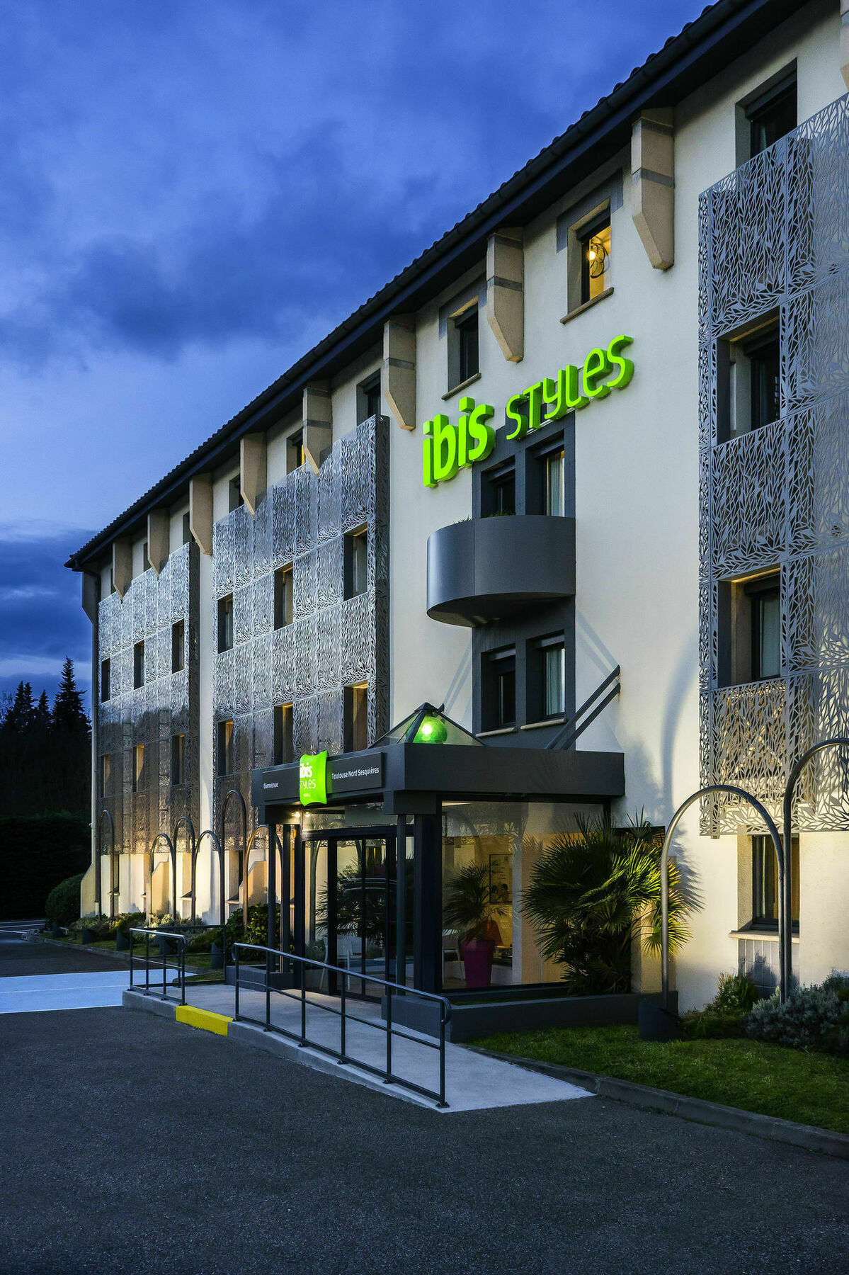 Ibis Styles Toulouse Nord Sesquieres Hotell Exteriör bild